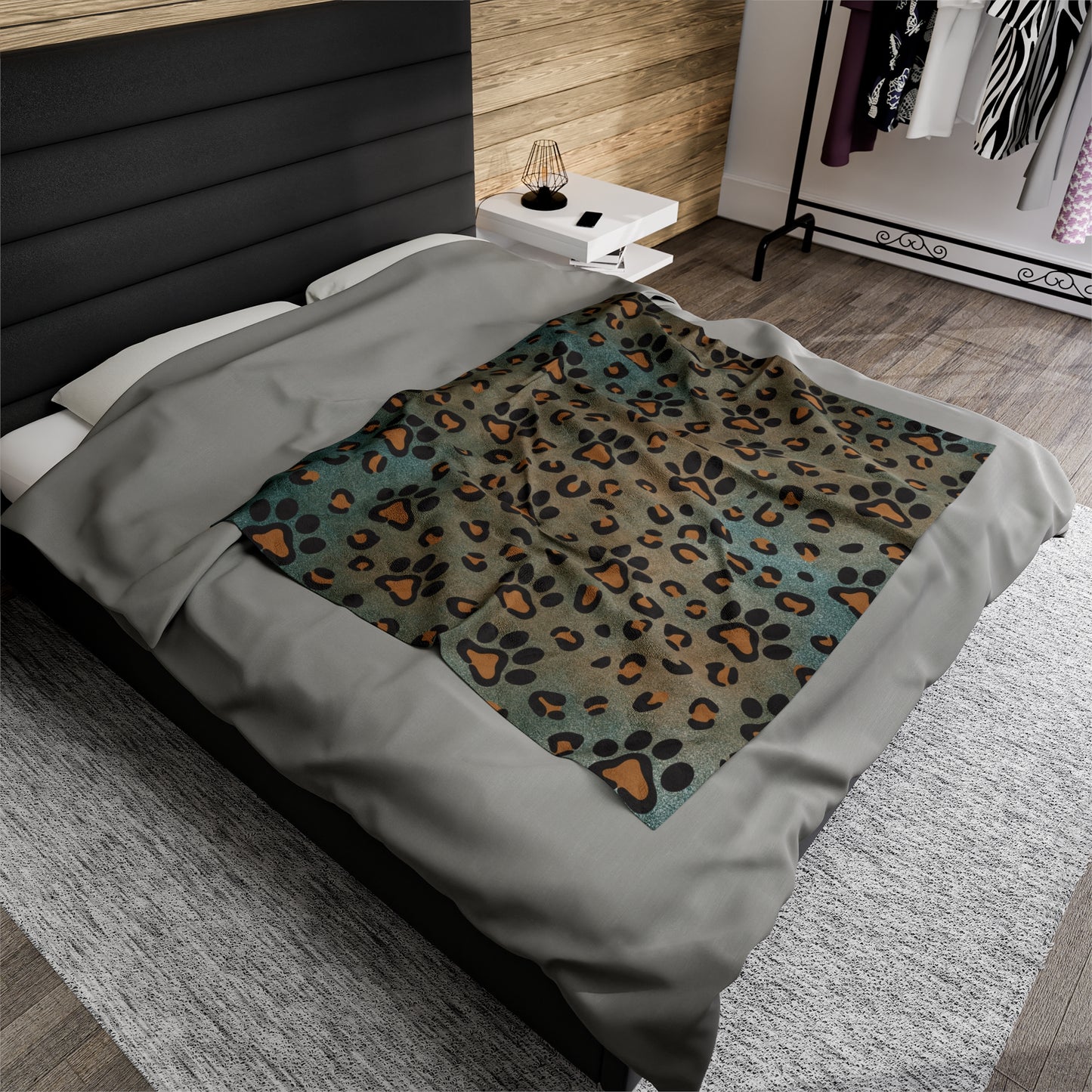 Leopard Paw Print Velveteen Plush Blanket *2