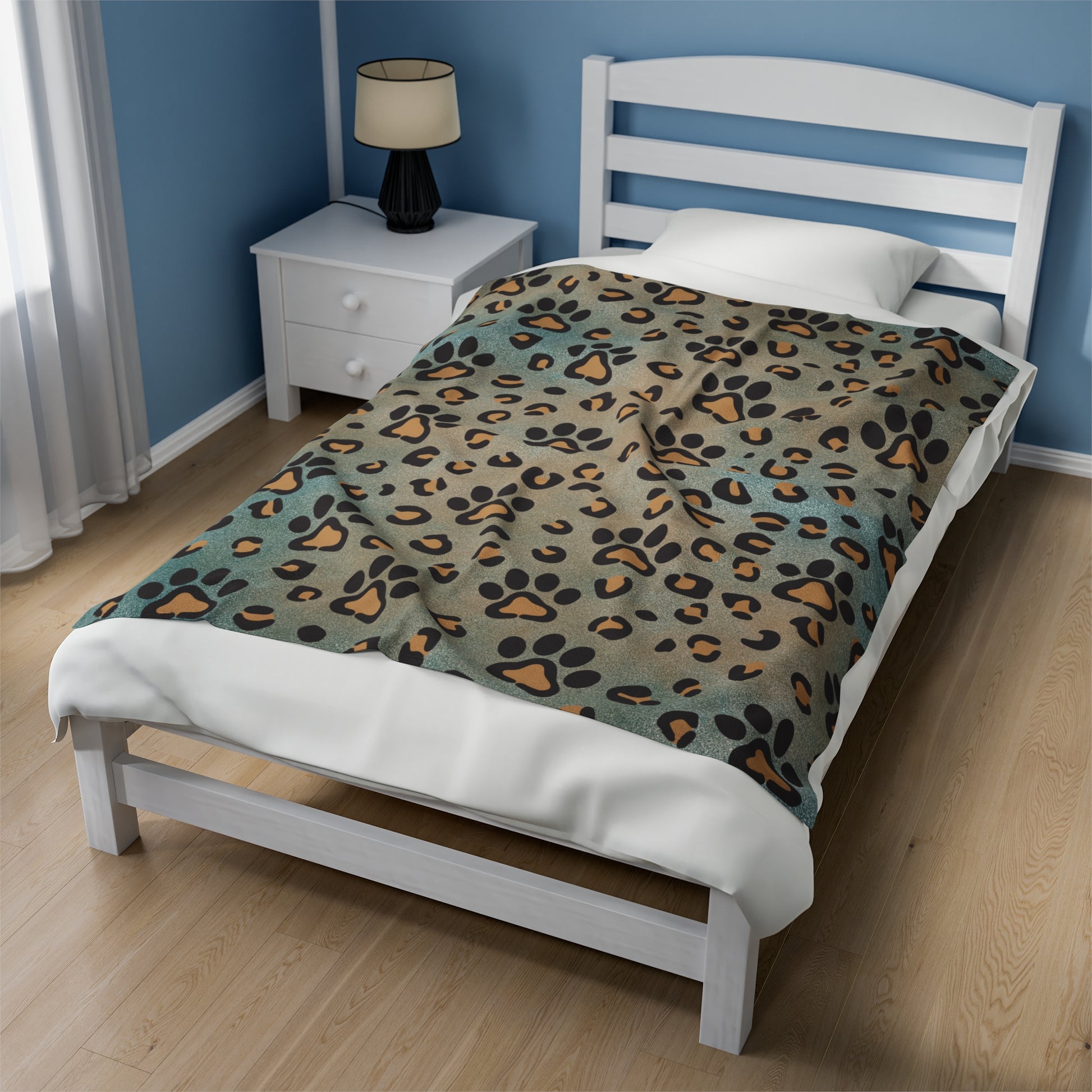 Leopard Paw Print Velveteen Plush Blanket *2